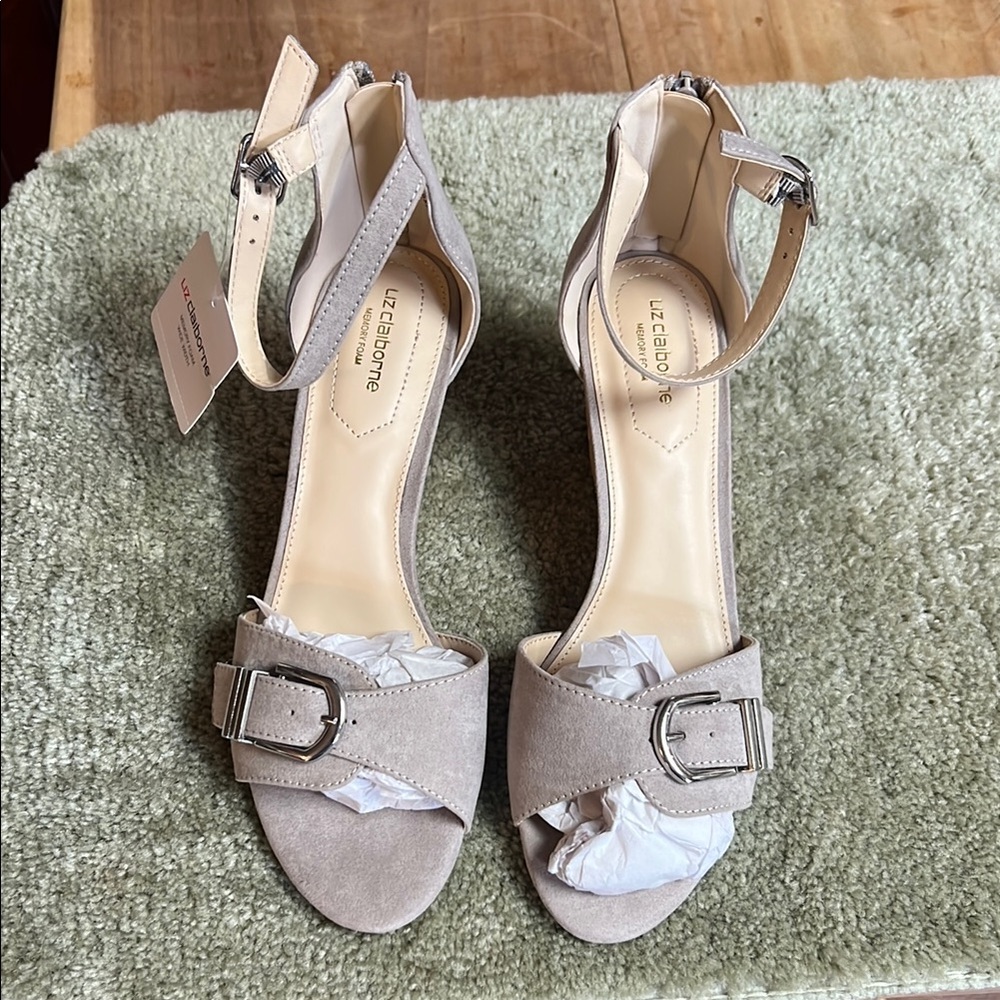 Women’s sz 8 W Liz Claiborne Koala wedge heels